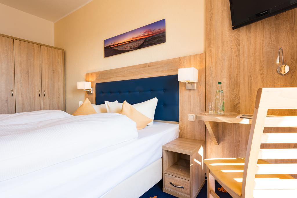 Hotel Boddenhus Garni Zingst Extérieur photo